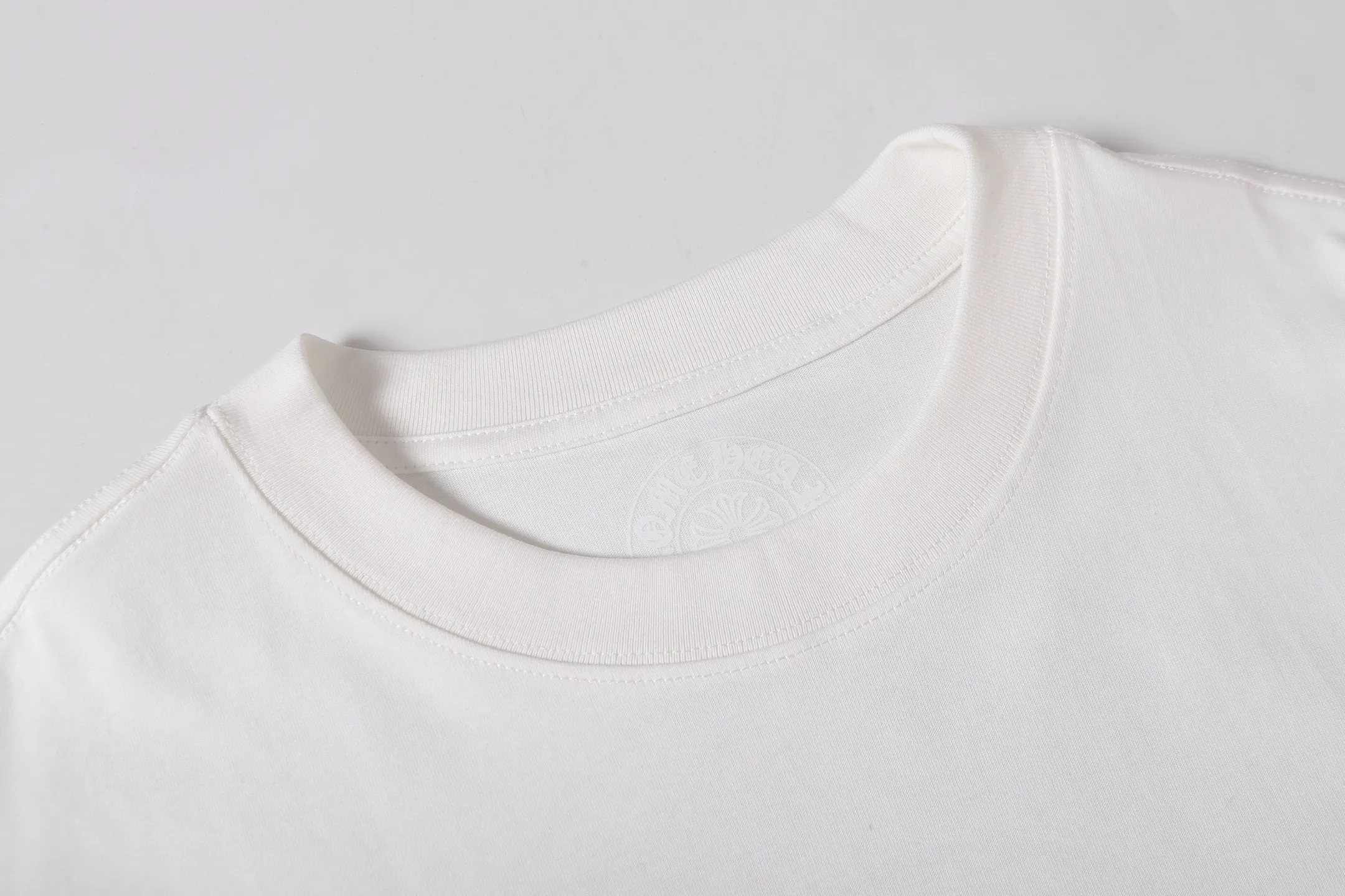P150 Cross-border running quantity model, please do not place an order if you are pursuing quality - Chrome Hearts/Chrome Hearts colorful horseshoe printed short-sleeved T-shirt - High weight, high density and high quality. The wool is soft, delicate and skin-friendly. It feels soft and silky. It has excellent warmth and skin-friendly properties. - Custom-woven and custom-dyed, no color difference, regardless of fabric or workmanship details. Comparing with the ordinary version on the market -Colour: black white -Size: S M L XL